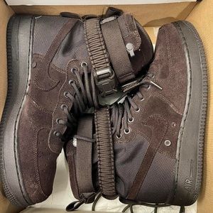 SF AF1 Velvelt Brown
Size 10